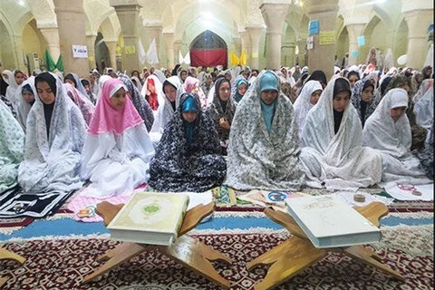 شعرخوانی آئینی اعتکاف توسط سرکار خانم نجمه سادات هاشمی