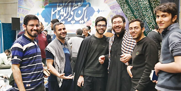 پاتوق عاشقانه دهه هشتادی‌ها/ روایت‌هایی از حضور جوانان و نوجوانان در اعتکاف