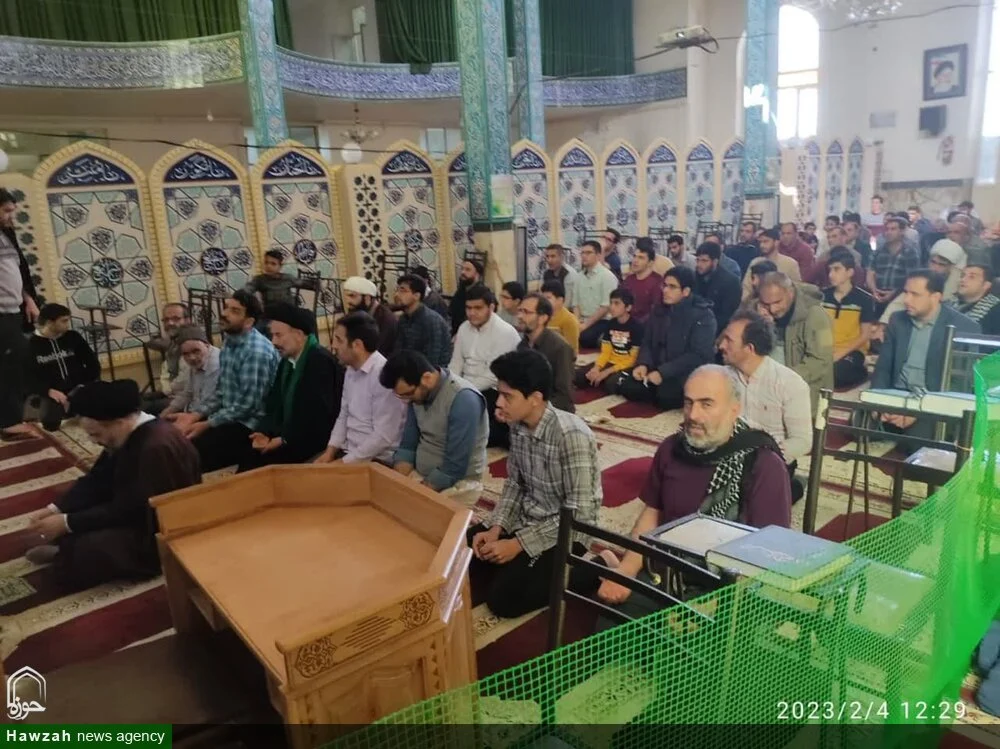 اعتکاف طلاب و اساتید مدرسه علمیه امیرالمومنین (ع) آران و بیدگل  همزمان با میلاد حضرت