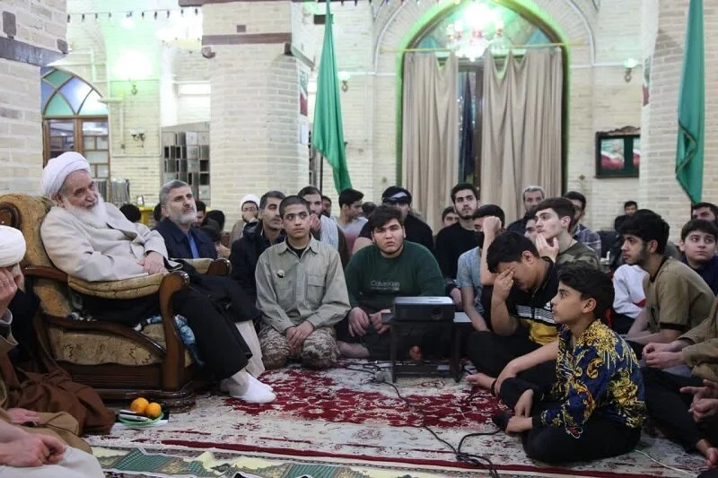 حضور نماینده ولی‌ فقیه در استان کرمانشاه در جمع دانش آموزان معتکف