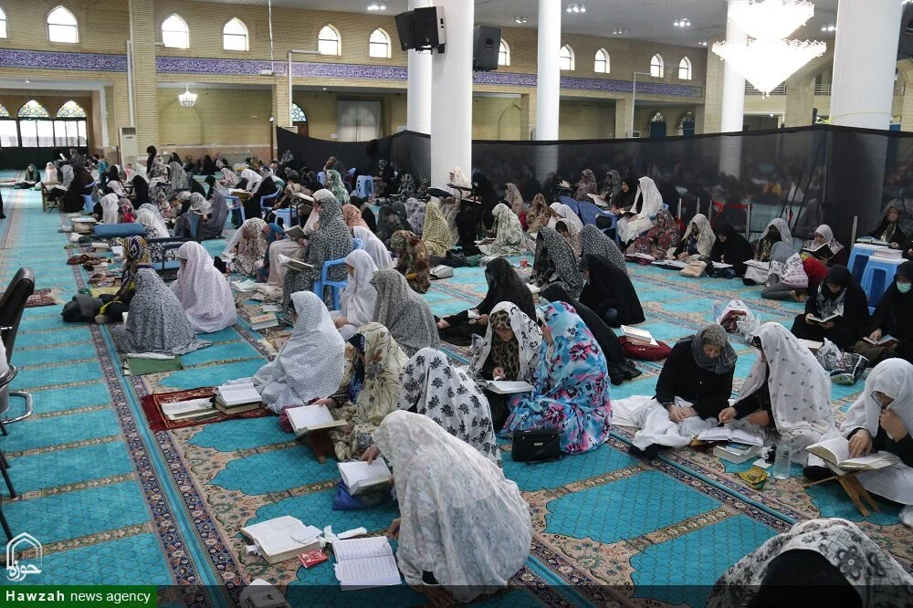 مراسم اعمال ام داوود در مصلای بزرگ امام خمینی (ره) ارومیه