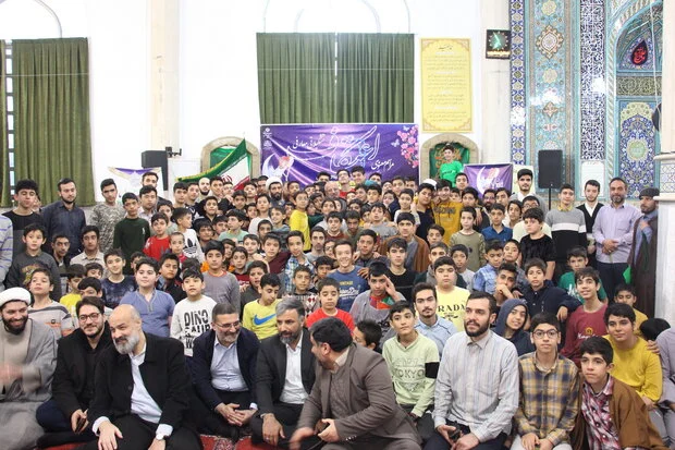 استاندار قم در جمع معتکفین دهه هشتادی حضور یافت