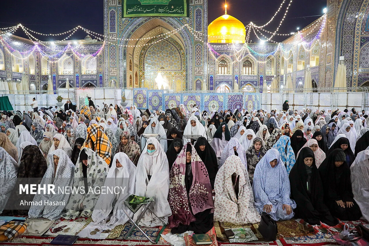 مراسم اعتکاف در حرم امام رضا (ع)