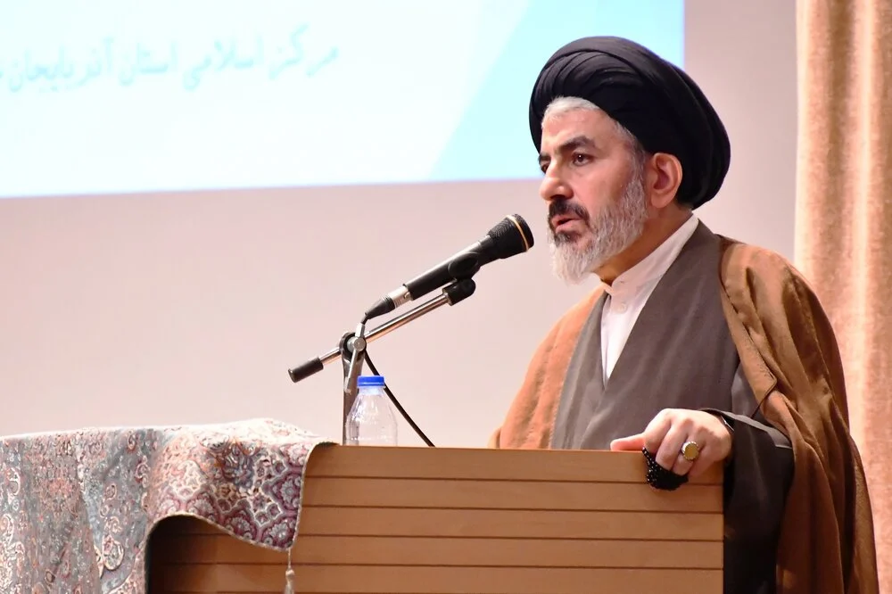 مراسم اعتکاف به صورت جدی بین مردم و جوانان تبلیغ شود