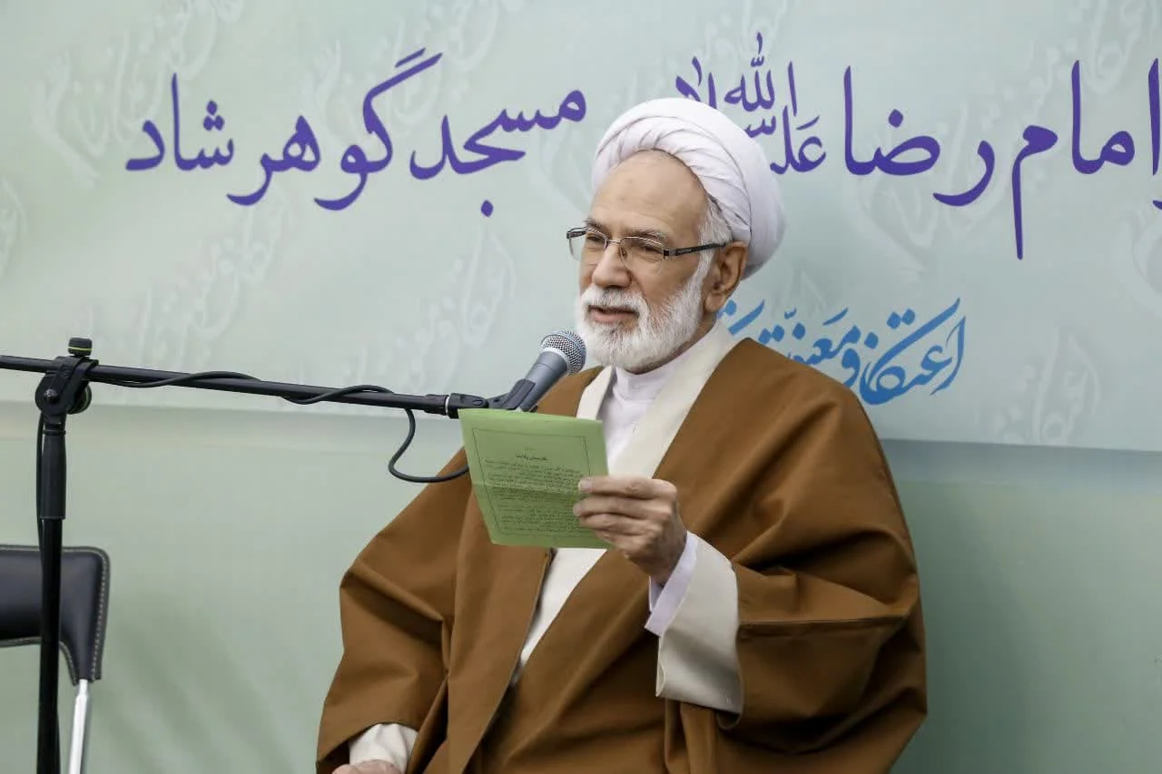 قرائت مقاله «نگارستان ولایت» از حجت‌الاسلام جواد محدثی درباره رهبر معظم انقلاب