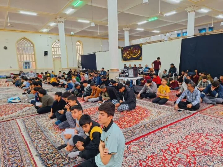 حضور پرشور متولدین دهه‌های هشتاد و نود در مراسم اعتکاف تایباد