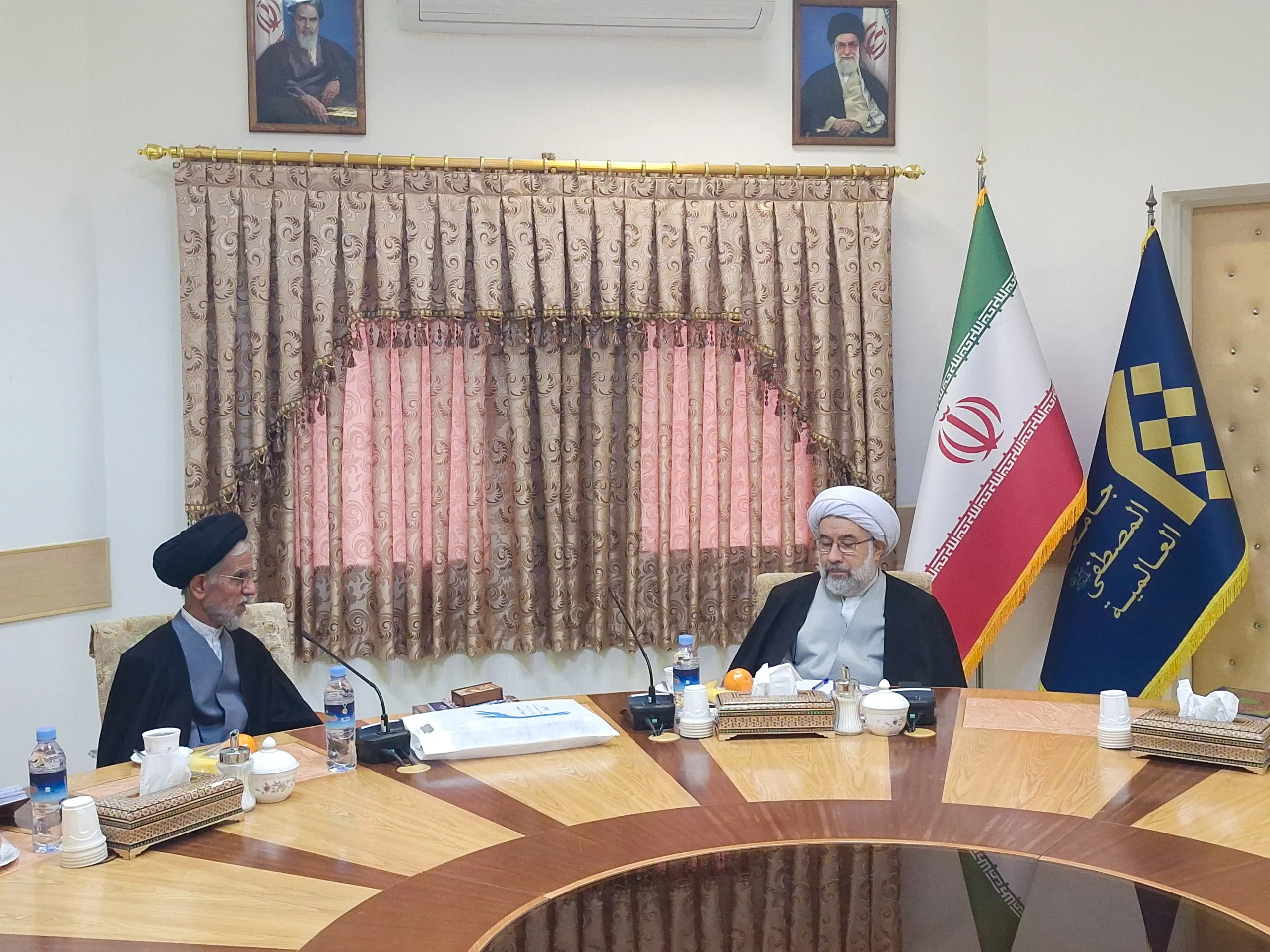 دیدار رئیس ستاد اعتکاف کشور با حجت الاسلام والمسلمین دکتر عباسی رئیس جامعه المصطفی