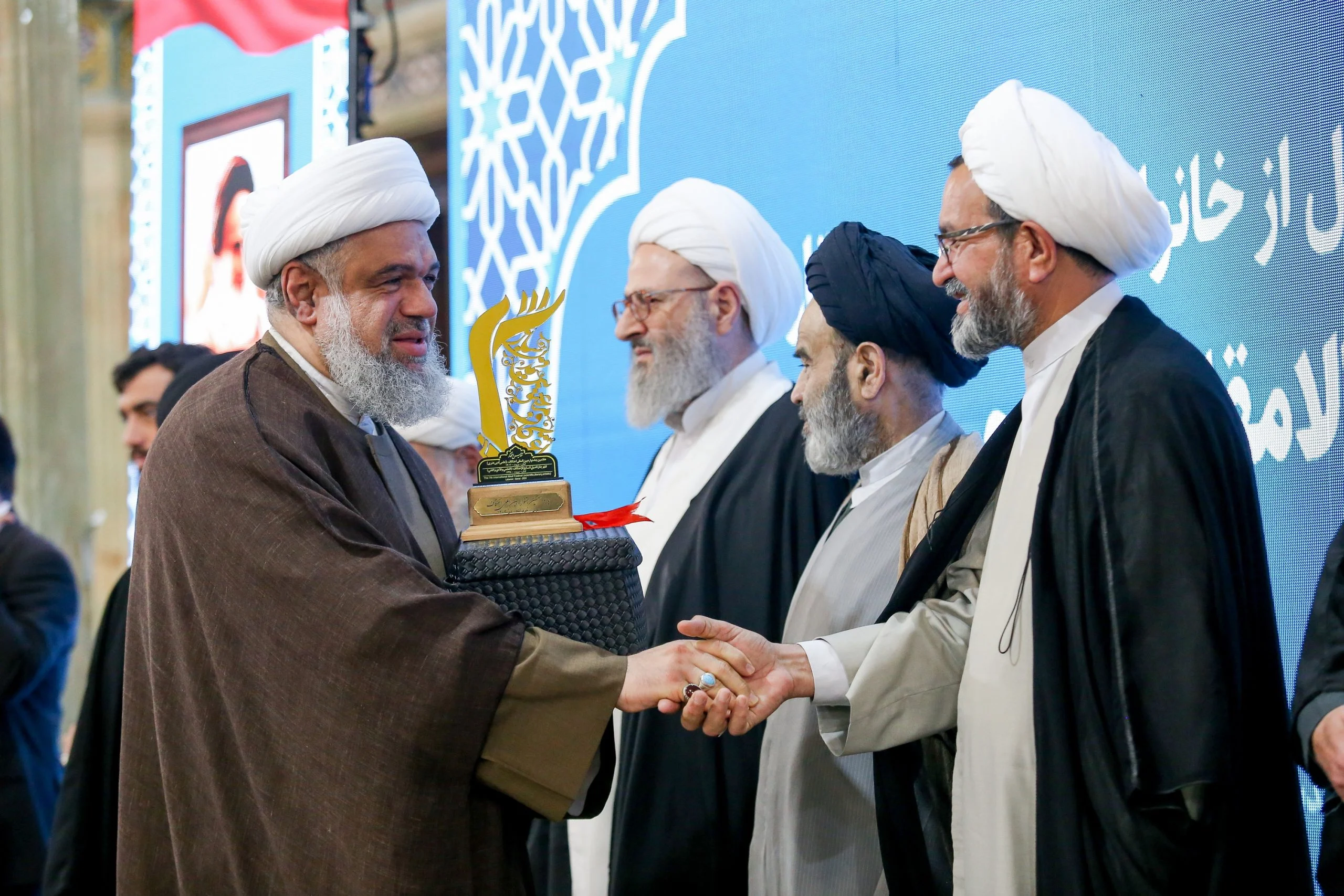  نکوداشت علامه مجاهد شهید سید حسن نصرالله در آیین اختتامیه هفتمین جشنواره بین‌المللی اعتکاف