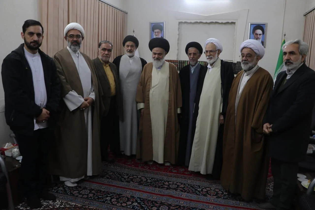 گزارش تصویری/ دیدار رئیس ستاد اعتکاف کشور باآیت الله سید هاشم حسینی بوشهری رئیس جامعه مدرسین حوزه علمیه قم
