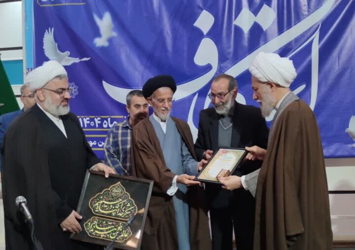 تجلیل از خادمان باسابقه اعتکاف در نشست هم‌اندیشی برگزارکنندگان فارس