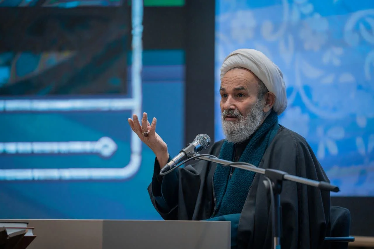 خروج بدون ضرورت از مسجد اصل اعتکاف را مخدوش می‌کند