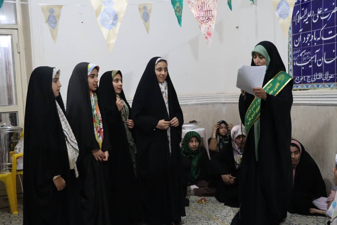 حضور ۸۰ درصدی نسل جوان در اعتکاف اقلید/ مسجد جامع نماد باشکوه همگرایی دینی نوجوانان است