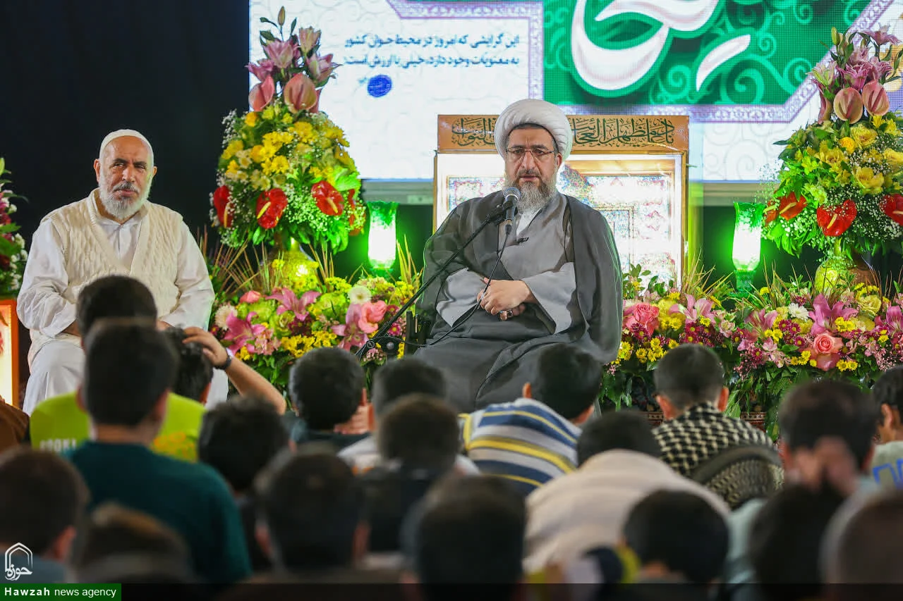 حضور پرشور جوانان در اعتکاف نشانه زنده بودن ایمان در جامعه است/ لزوم حفظ حال معنوی ایام‌البیض در تمام زندگی