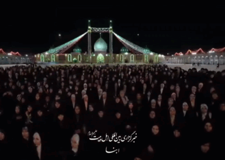 رجز خوانی ۱۱۰۰ دانش‌آموز شرکت‌کننده در اعتکاف دانش‌آموزی مسجد جمکران برای ترامپ