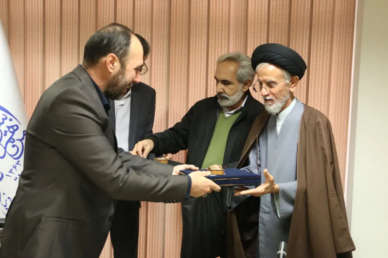 نشست هم اندیشی دستگاه های هم‌افزای ستاد مرکزی اعتکاف با حضور رئیس ستاد مرکزی اعتکاف در دفتر شورای عالی انقلاب فرهنگی تهران برگزار شد