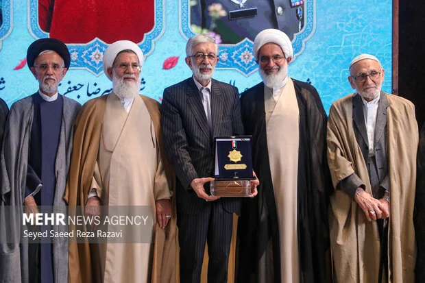 گزارش تصویری || افتتاحیه یازدهمین کنگره ملی اعتکاف، شامگاه چهارشنبه ۲۲ مهرماه ۱۴۰۵ با حضور حجت‌الاسلام عباس محمدحسنی رئیس سازمان عقیدتی سیاسی ارتش، حجت‌الاسلام سیدعلیرضا تکیه‌ای رئیس ستاد اعتکاف کشور، غلامعلی حدادعادل مشاور رهبر انقلاب و جمعی از مسئولان برگزاری اعتکاف سراسر کشور در دانشگاه افسری امام علی(ع) نیروی زمینی ارتش برگزار شد.