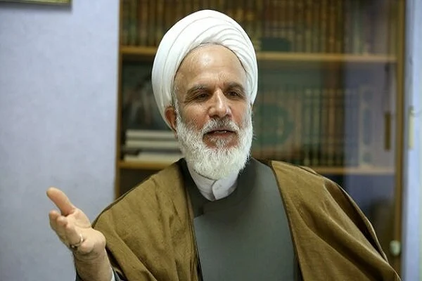 گسترش اعتکاف دانشجویی از دانشگاه تهران آغاز شد / امام شهید از برگزاری اعتکاف دانشجویی حمایت کردند